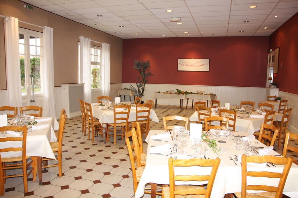 Aux Vendanges de Bourgogne Hotel Restaurant Paray le Monial Saone et Loire salle de réception (3)