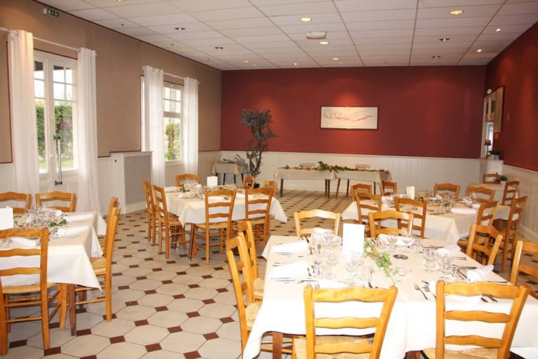 Aux Vendanges de Bourgogne Hotel Restaurant Paray le Monial Saone et Loire salle de réception (3)