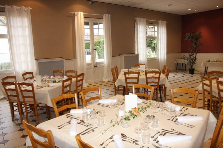 Aux Vendanges de Bourgogne Hotel Restaurant Paray le Monial Saone et Loire salle de réception (4)