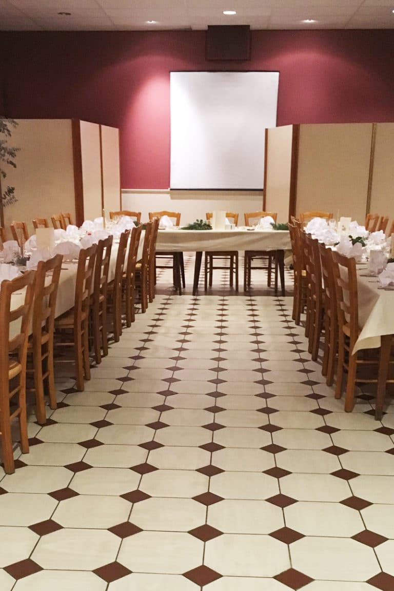 Aux vendanges de Bourgogne hotel restaurant Paray le Monial - salle de récetpion seminaire -2