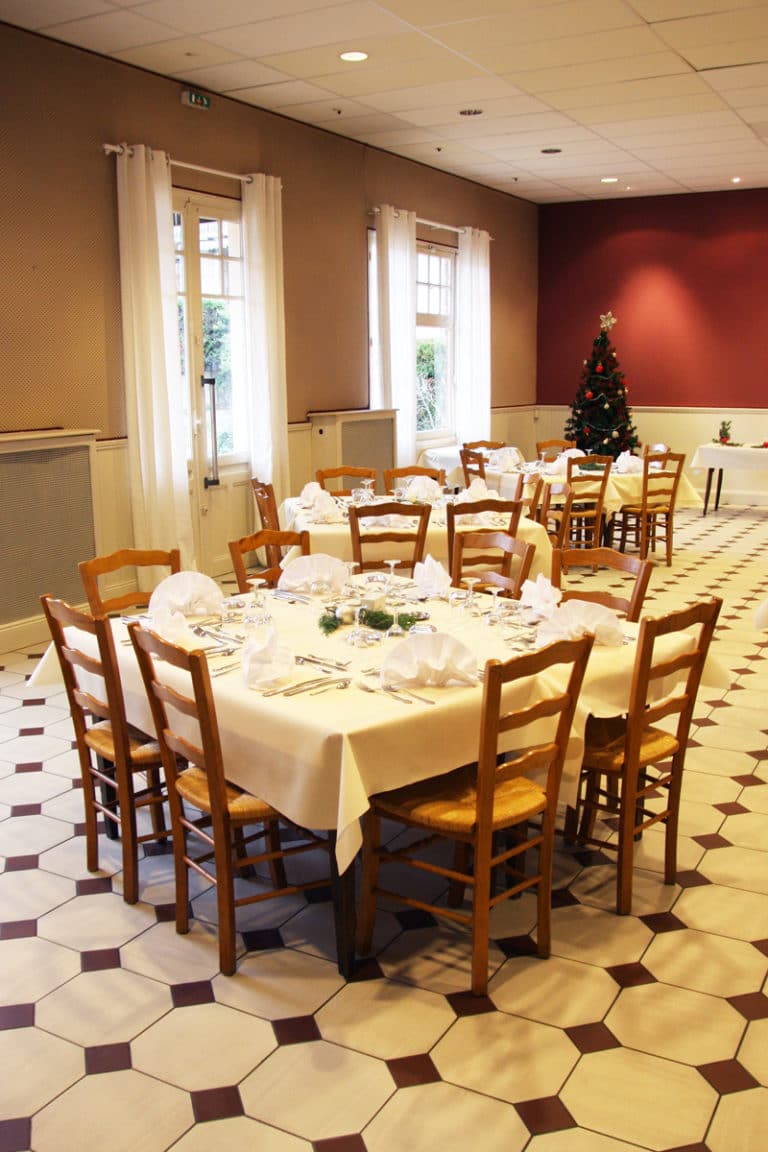 Aux vendanges de Bourgogne hotel restaurant Paray le Monial - salle de récetpion seminaire -6