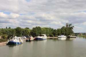 Canal Paray le Monial Aux vendanges de Bourgogne