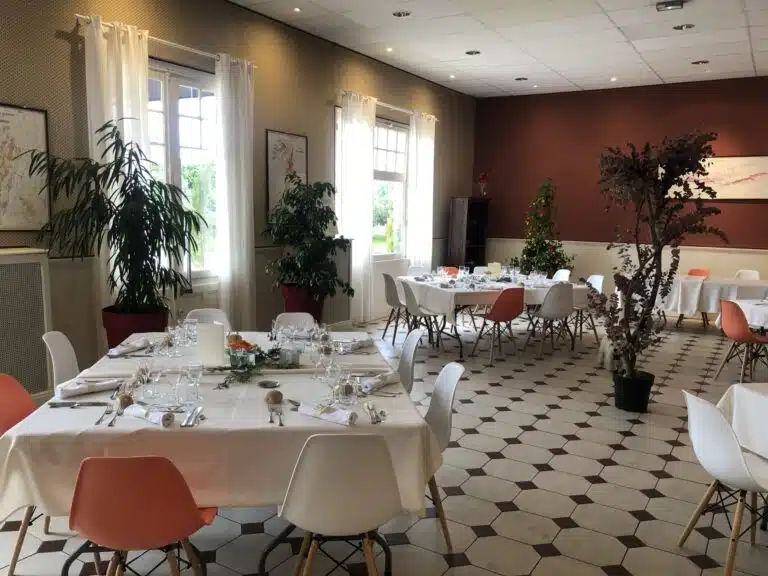 Aux-Vendanges-de-Bourgogne-salle-de-reception-hotel-restaurant-paray-le-monial-71-charolles
