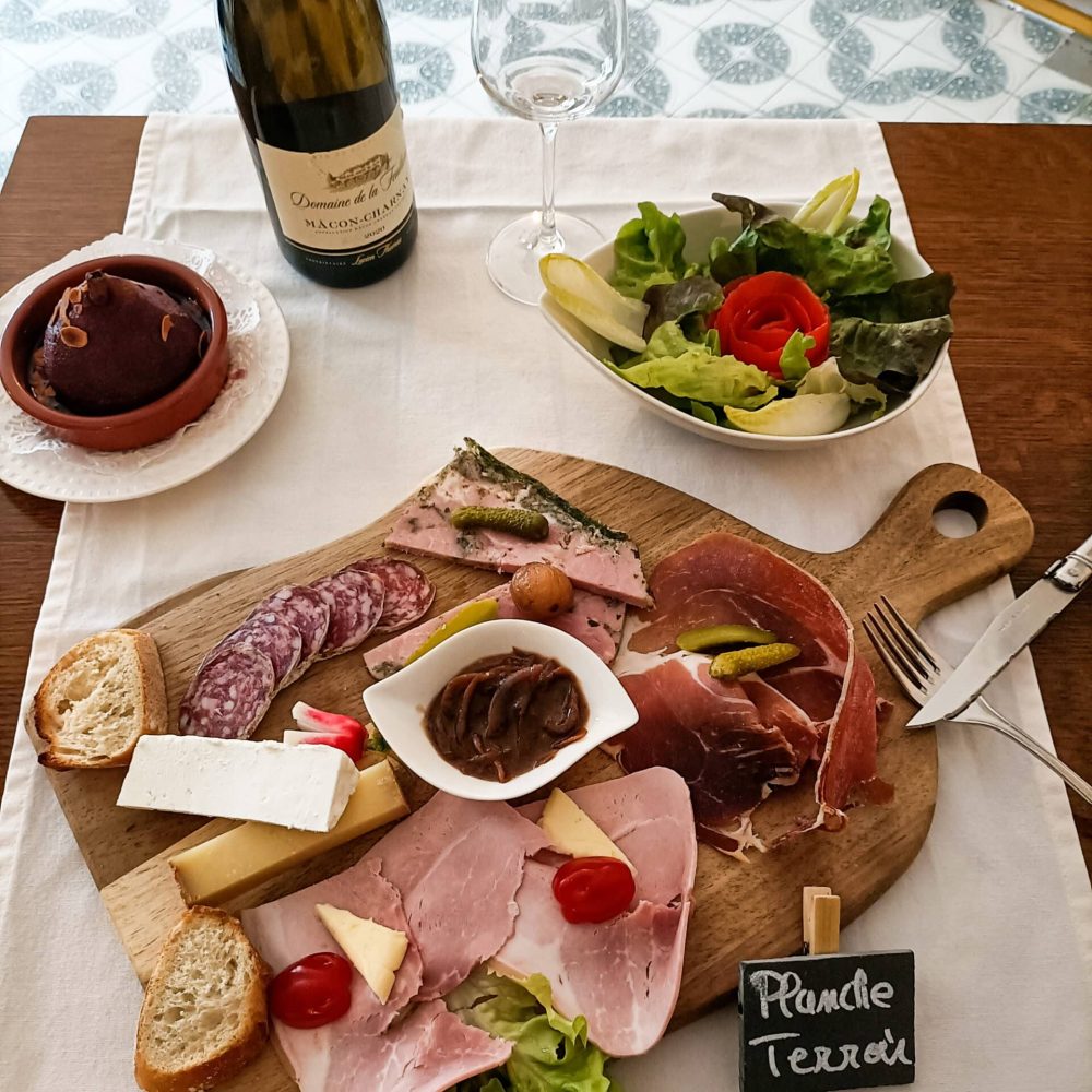 Aux-Vendanges-de-Bourgogne-salle-de-reception-hotel-restaurant-paray-le-monial-71-charolles - planche du terroir (1)